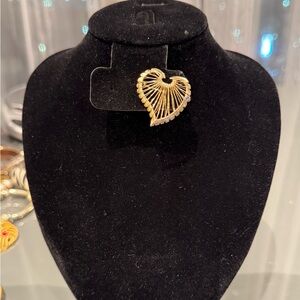 Vintage Elegant Gold Heart Brooch